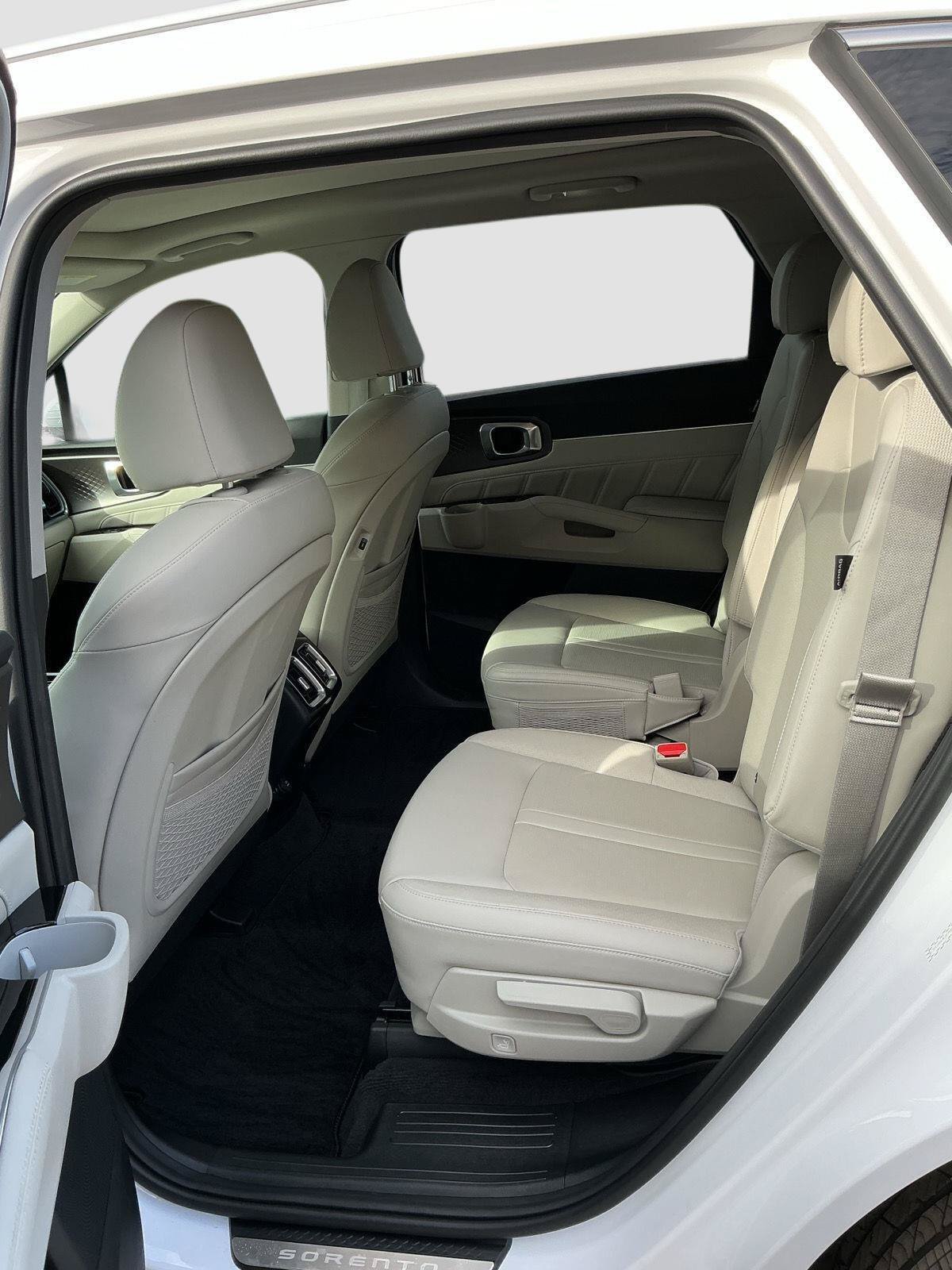 Used 2025 Kia Sorento SX FWD image 18