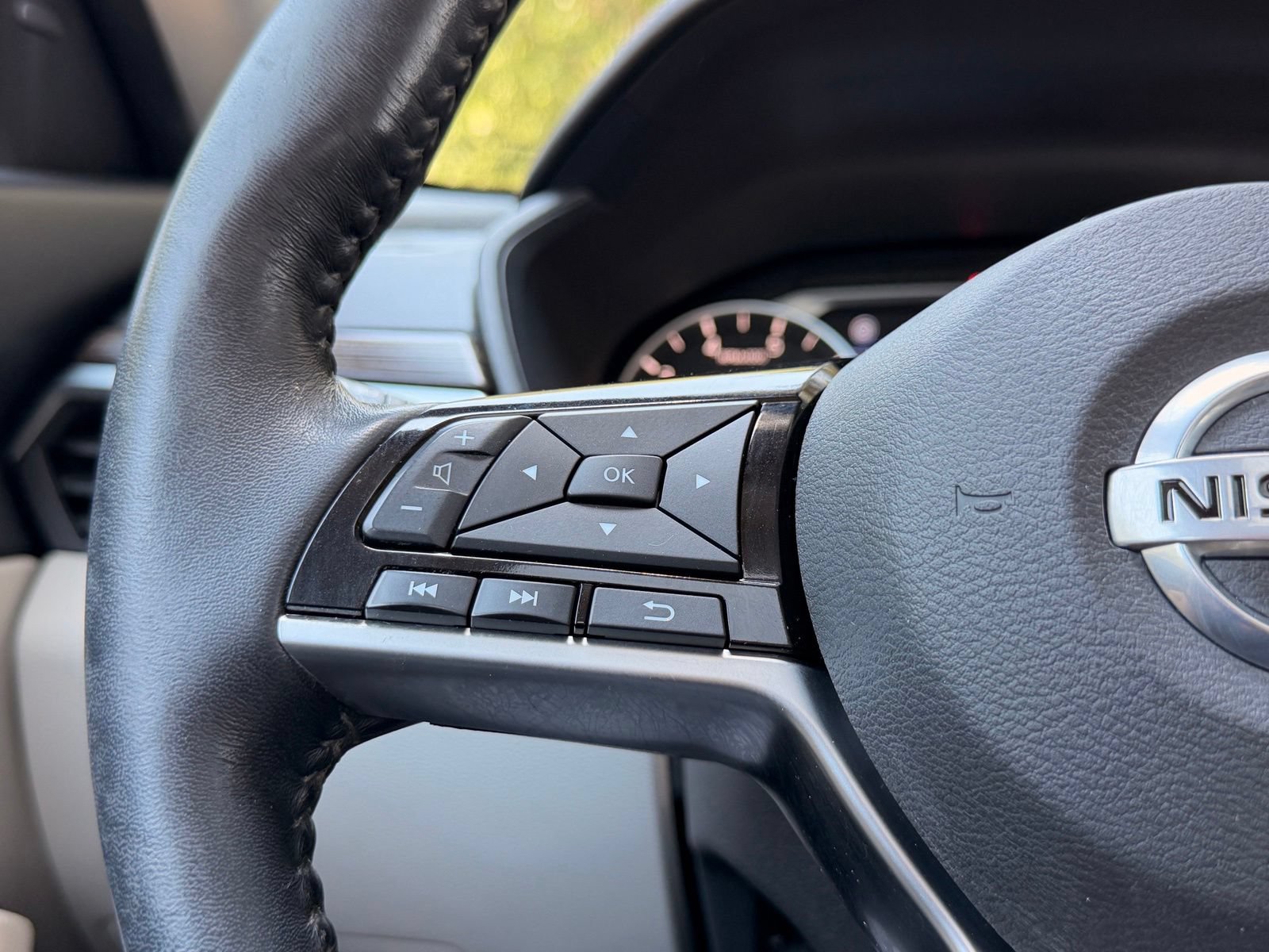 Used 2020 Nissan Altima 2.0 Platinum FWD image 24