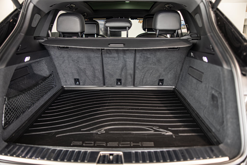 Used 2022 Porsche Cayenne S AWD/4WD image 16