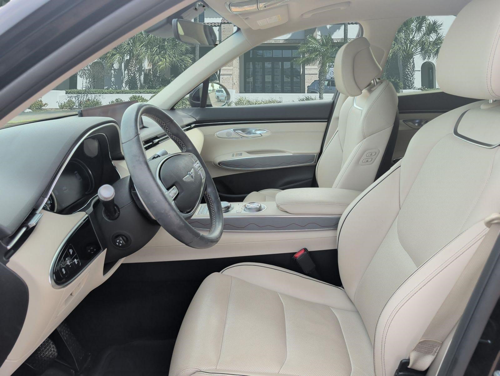 Used 2024 Genesis GV70 2.5T w/ Advanced Package AWD/4WD image 11