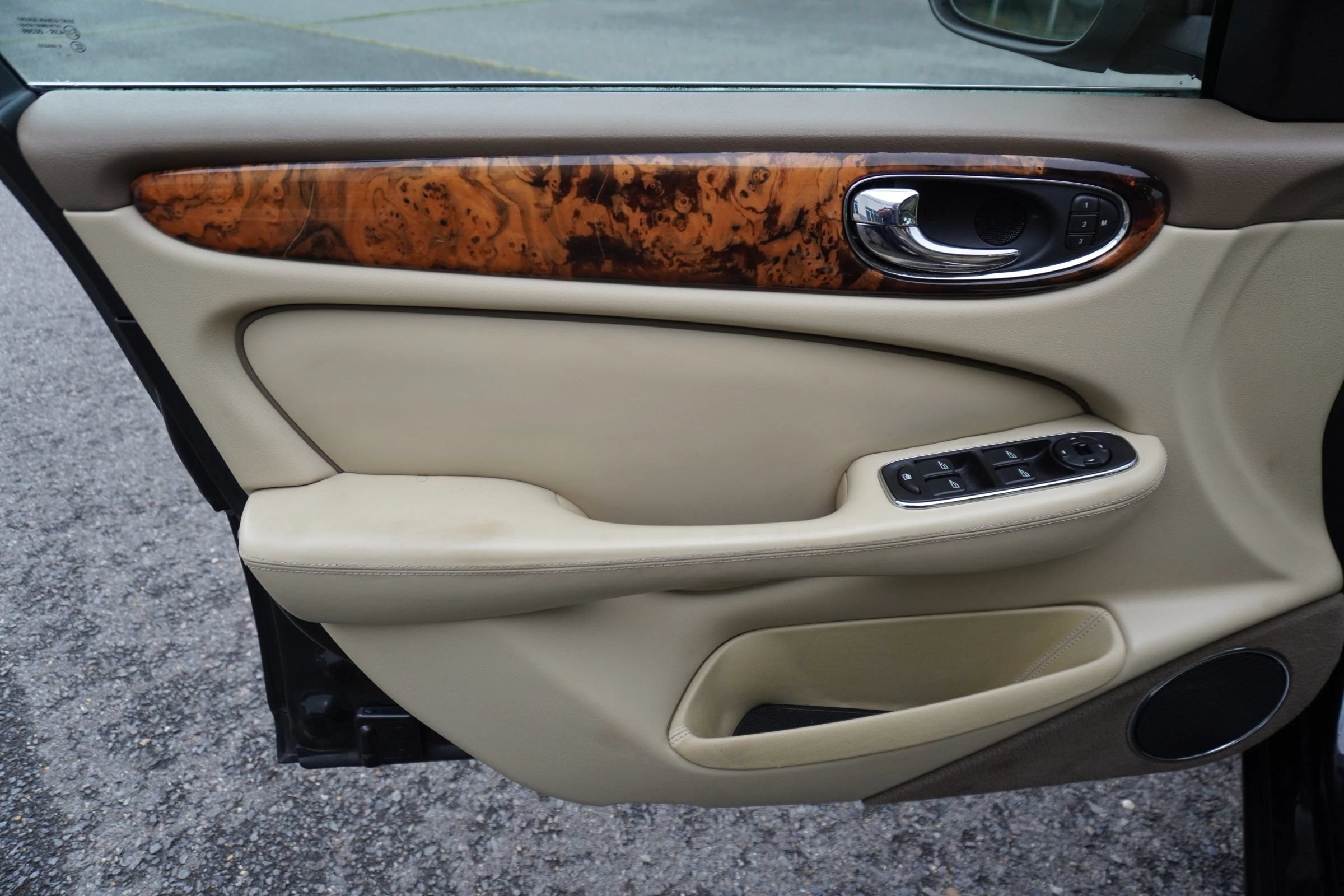 Used 2008 Jaguar XJ8 RWD image 13