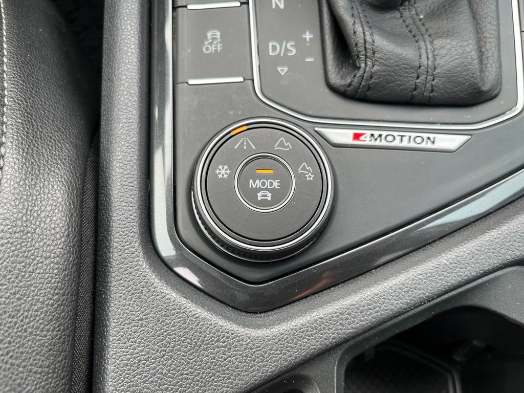 Used 2018 Volkswagen Tiguan SEL AWD/4WD image 15