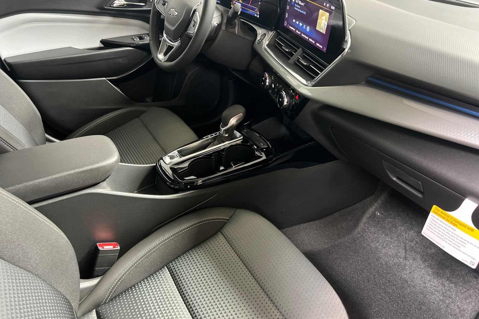 New 2026 Chevrolet Trax LT w/ Midnight Edition FWD image 16