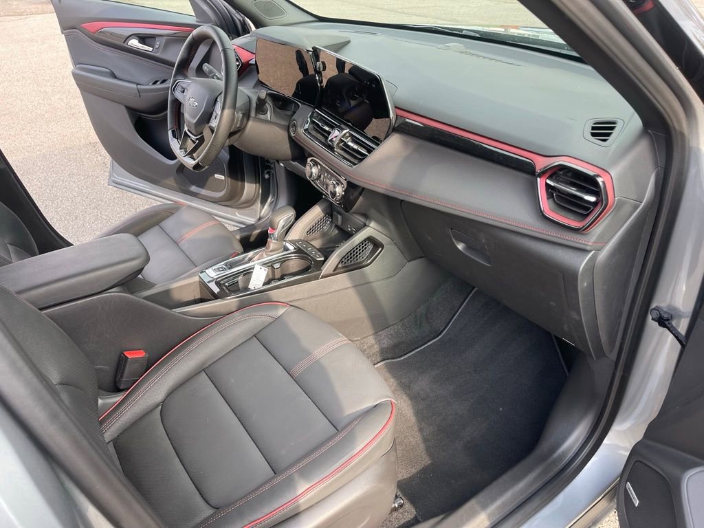 Used 2025 Chevrolet TrailBlazer RS w/ Convenience Package image 19