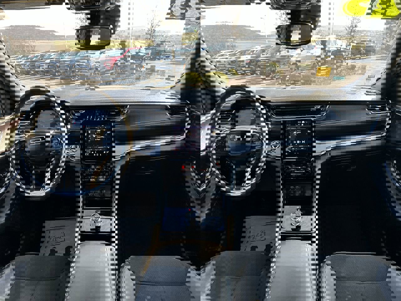 Used 2023 Jeep Grand Cherokee L Laredo image 17