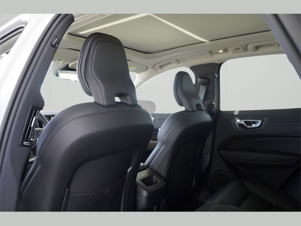 New 2025 Volvo XC60 B5 Core w/ Climate Package image 18