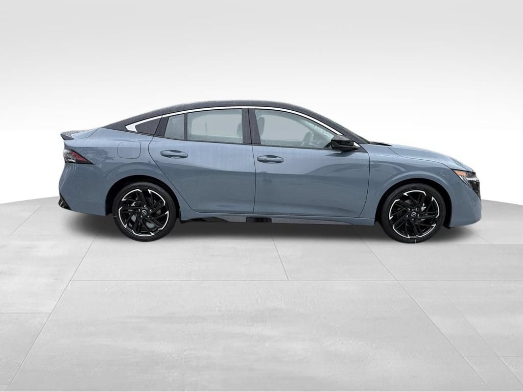 New 2026 Nissan Sentra SR w/ Floor Mat Package FWD image 9