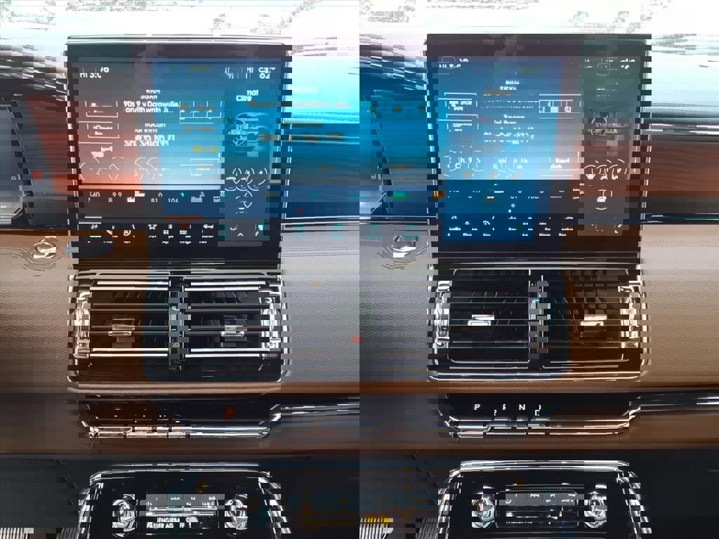 Used 2024 Lincoln Navigator Reserve image 13