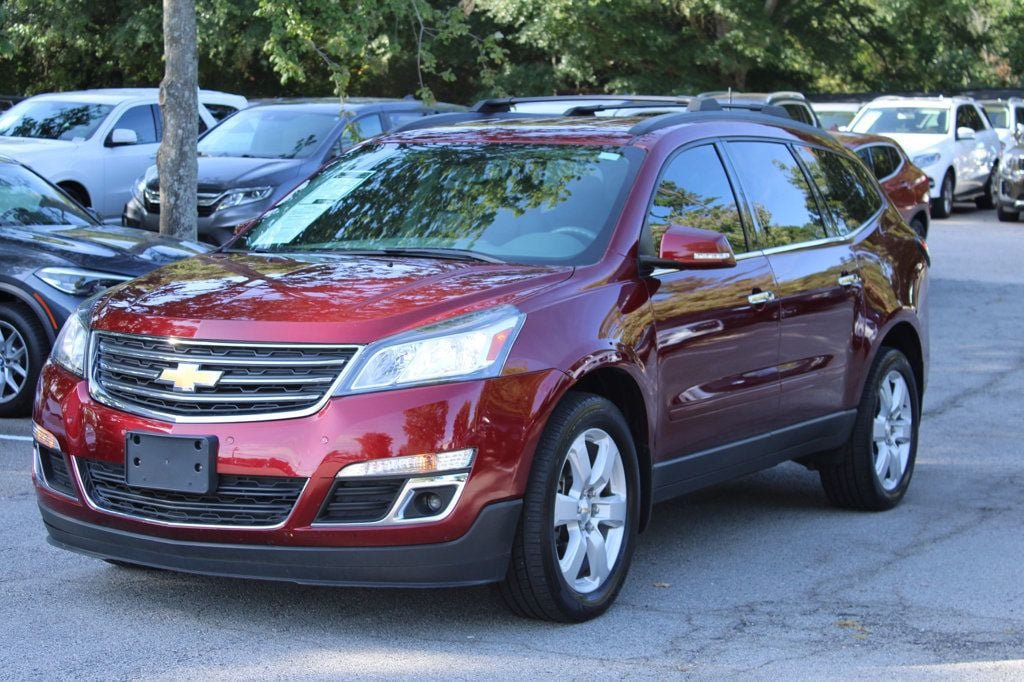 Used 2017 Chevrolet Traverse LT w/ Style and Technology Package AWD/4WD image 3