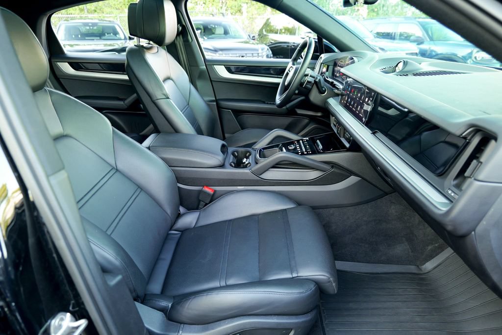 Used 2024 Porsche Cayenne Coupe AWD/4WD image 36