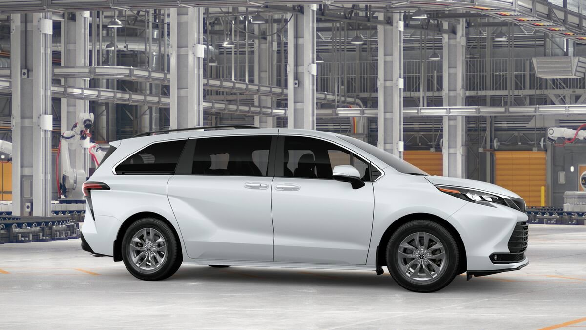 New 2026 Toyota Sienna XLE image 13