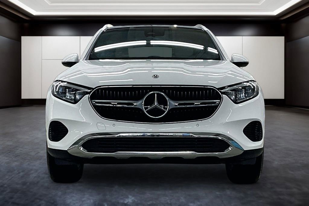 Used 2023 Mercedes-Benz GLC 300 4MATIC image 2