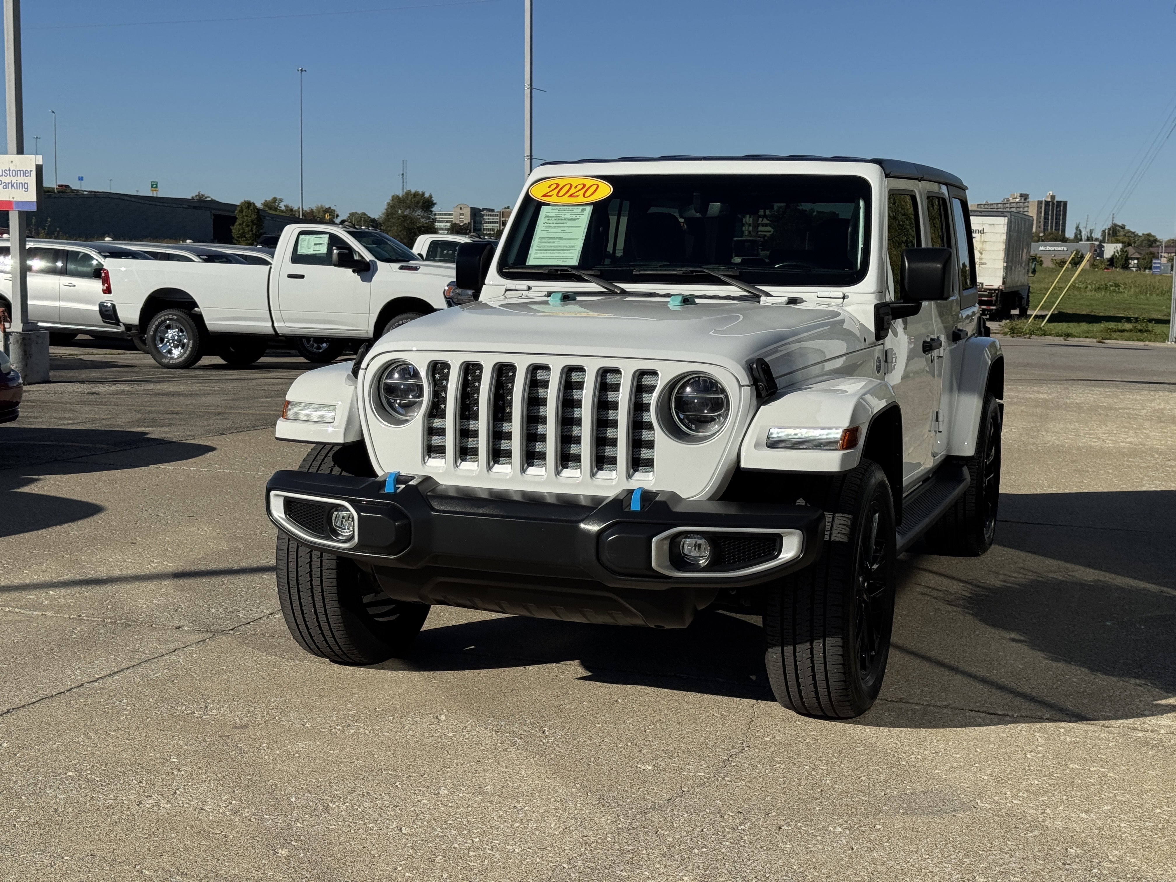 Used 2022 Jeep Wrangler Unlimited Sahara w/ Cold Weather Group image 19