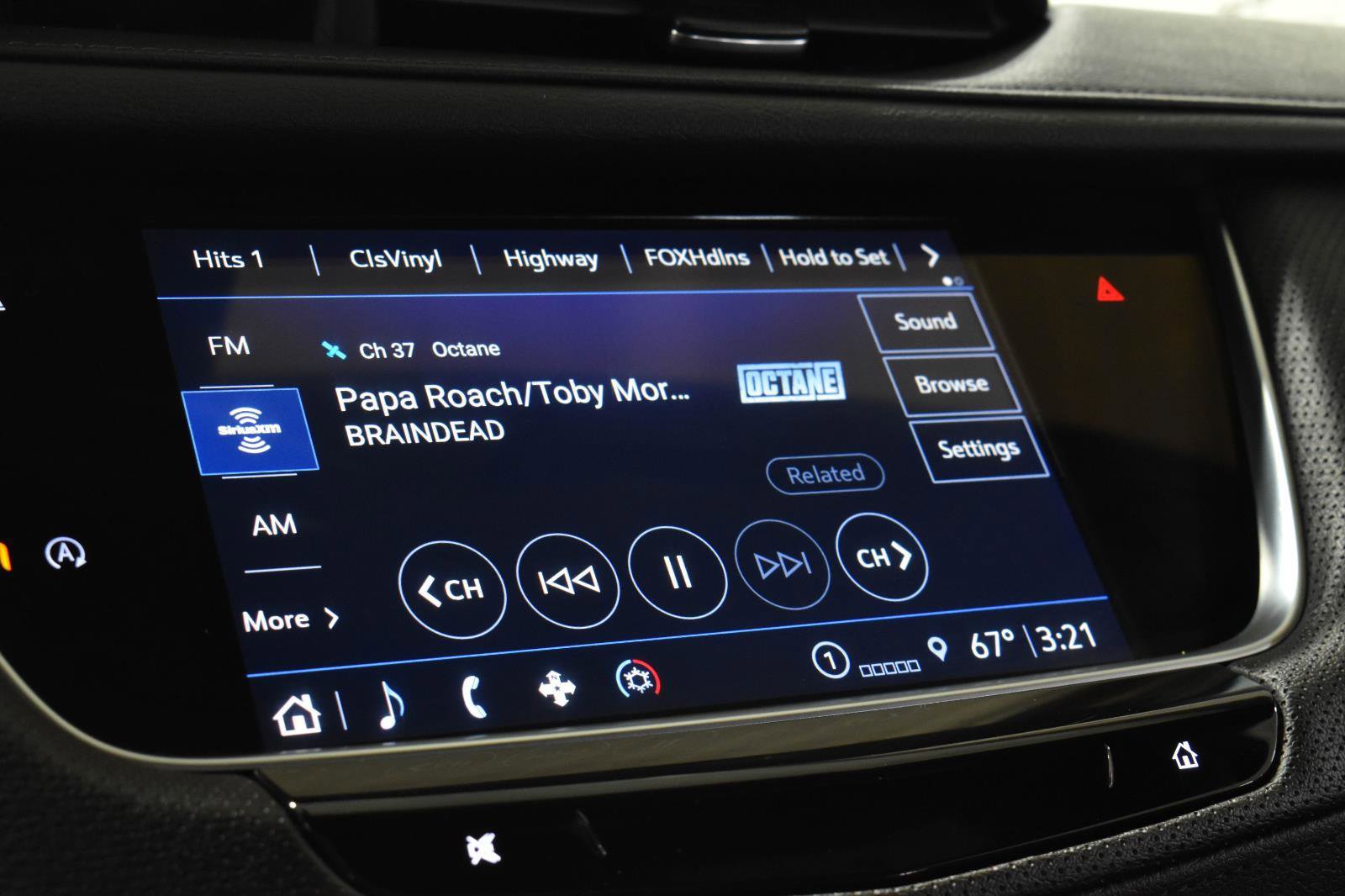 Certified 2022 Cadillac XT5 Premium Luxury w/ LPO, Floor Liner Package image 17