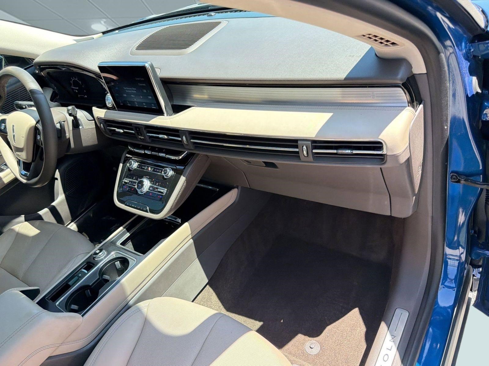 Used 2020 Lincoln Corsair FWD w/ Premium Package image 31