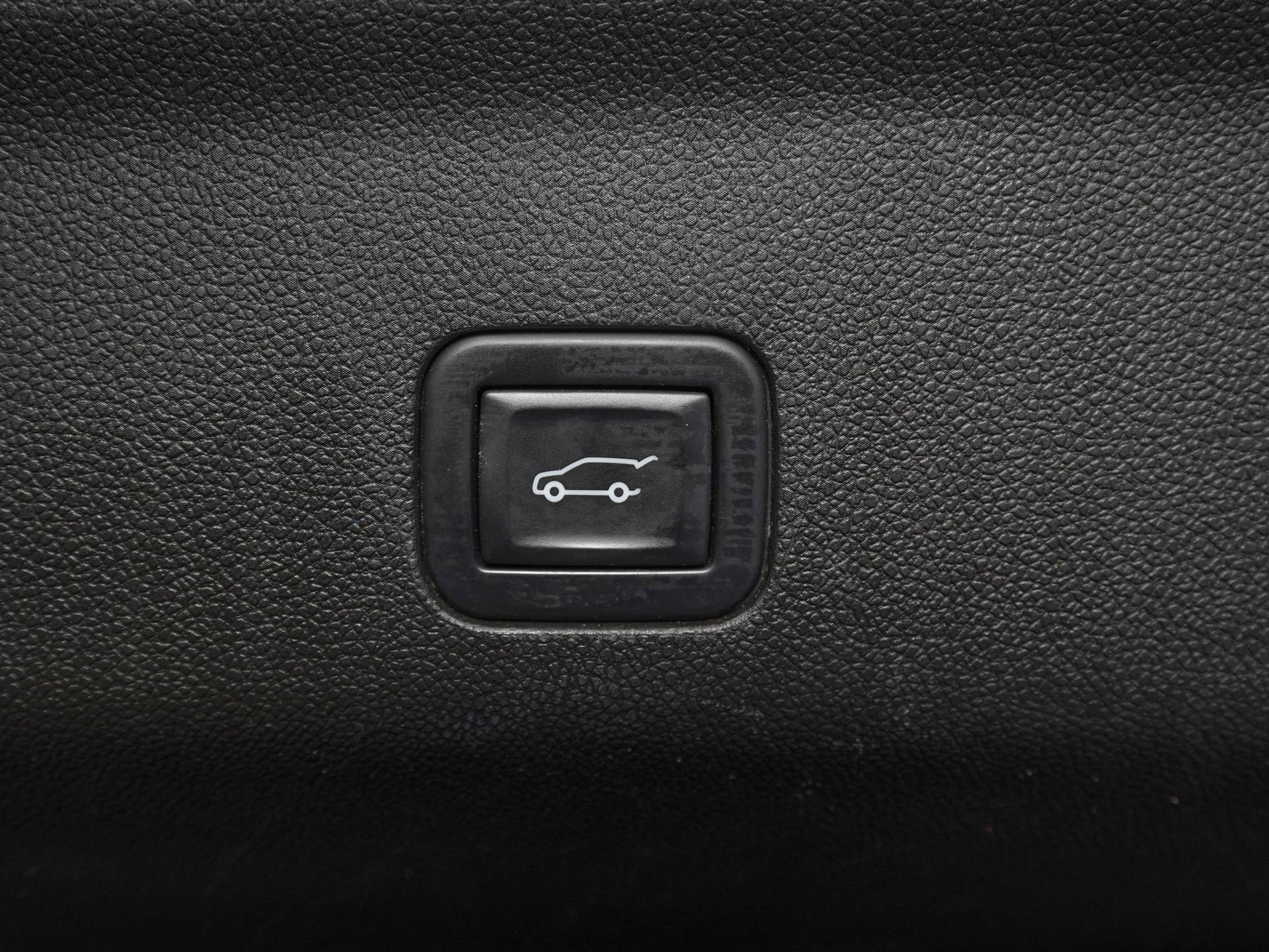 Used 2023 GMC Yukon Denali Ultimate AWD/4WD image 15