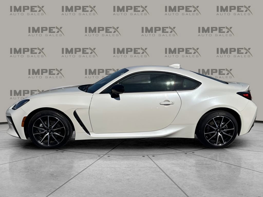 Used 2025 Toyota GR86 RWD image 2