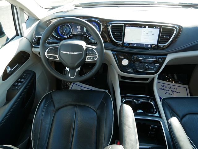 Used 2023 Chrysler Pacifica Limited image 9