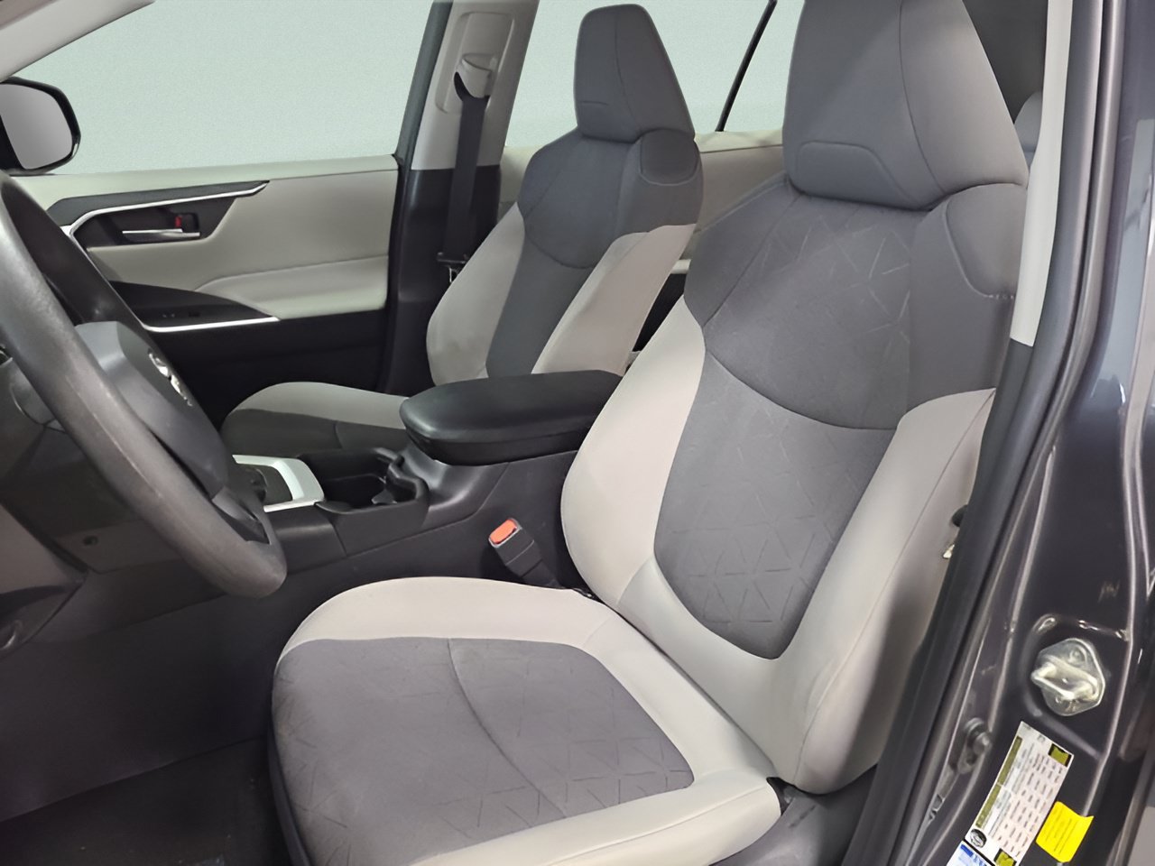 Used 2021 Toyota RAV4 XLE AWD/4WD image 18