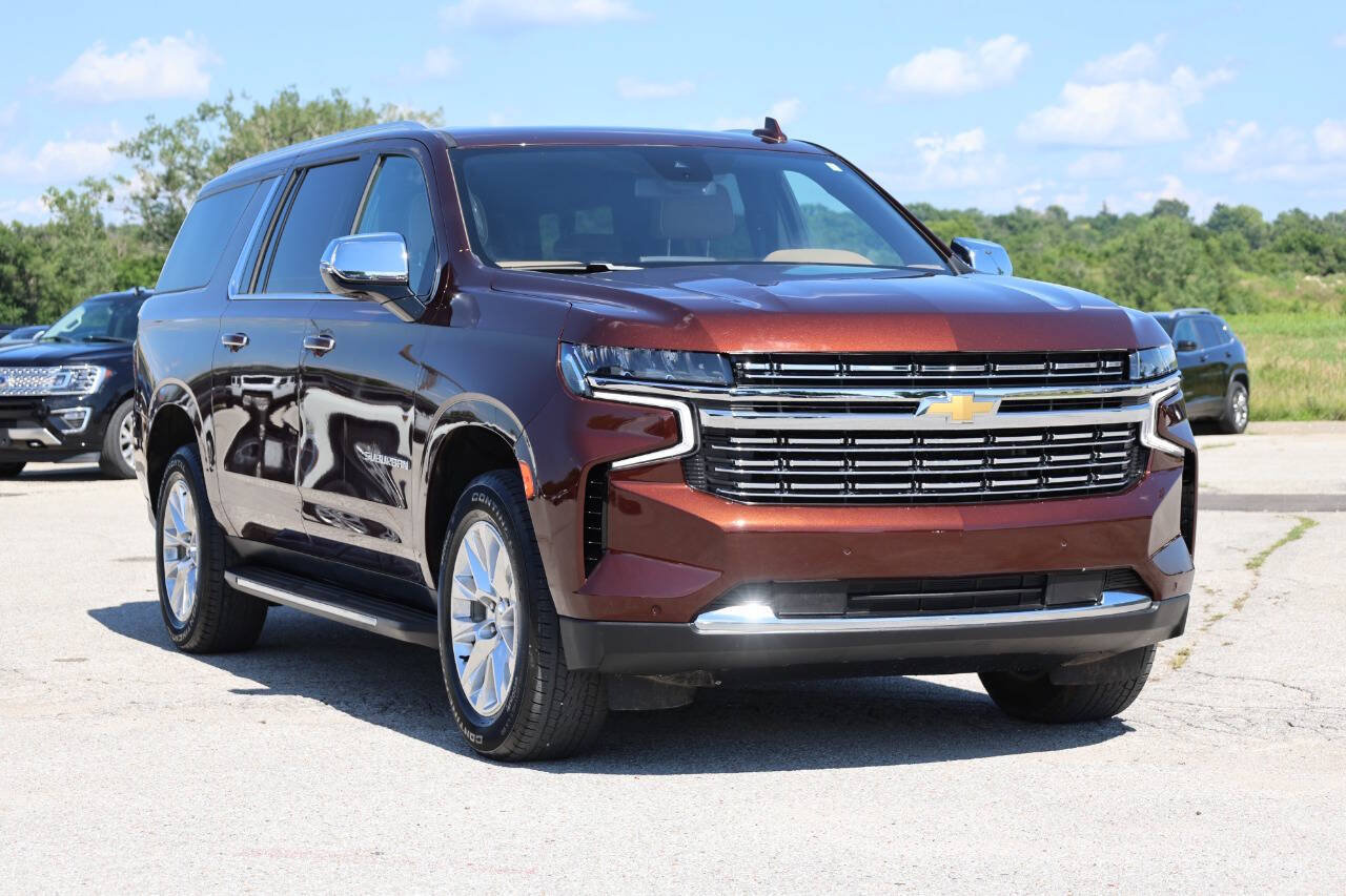 Used 2023 Chevrolet Suburban Premier AWD/4WD image 4