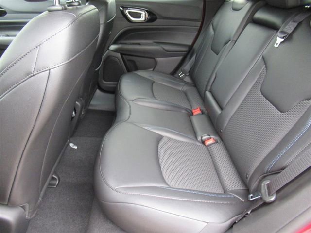 New 2026 Jeep Compass Latitude w/ Mopar Graphics Package image 25