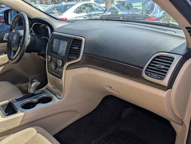 Used 2017 Jeep Grand Cherokee Laredo w/ Quick Order Package 2BE image 14