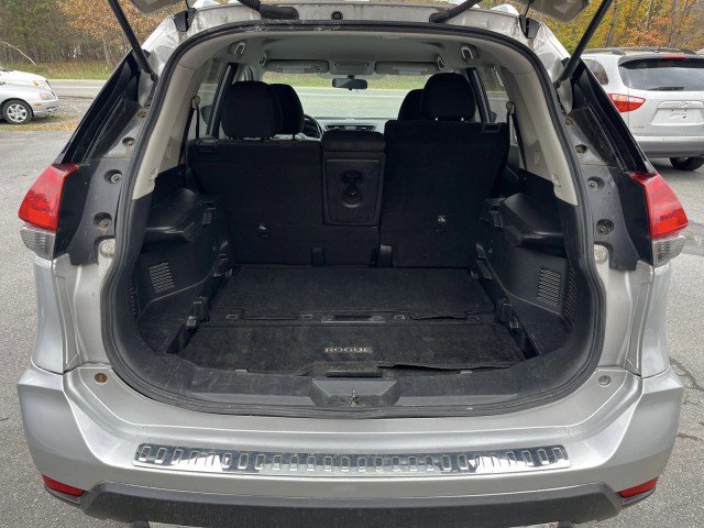 Used 2017 Nissan Rogue SV image 18