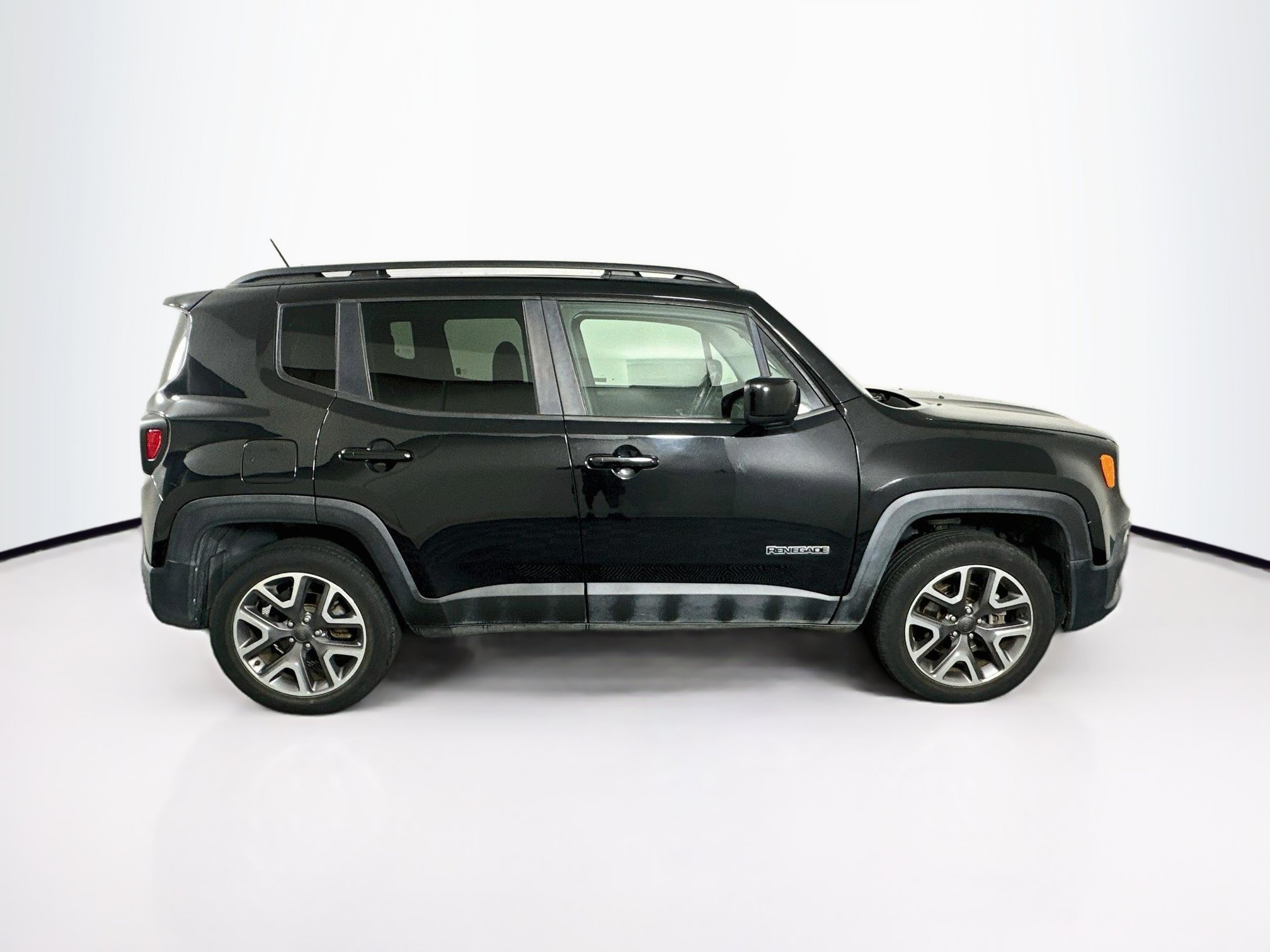 Used 2017 Jeep Renegade Latitude w/ Safety & Security Group (ALP) AWD/4WD image 10