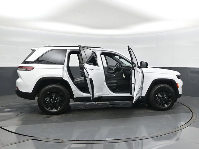 New 2025 Jeep Grand Cherokee Altitude image 43