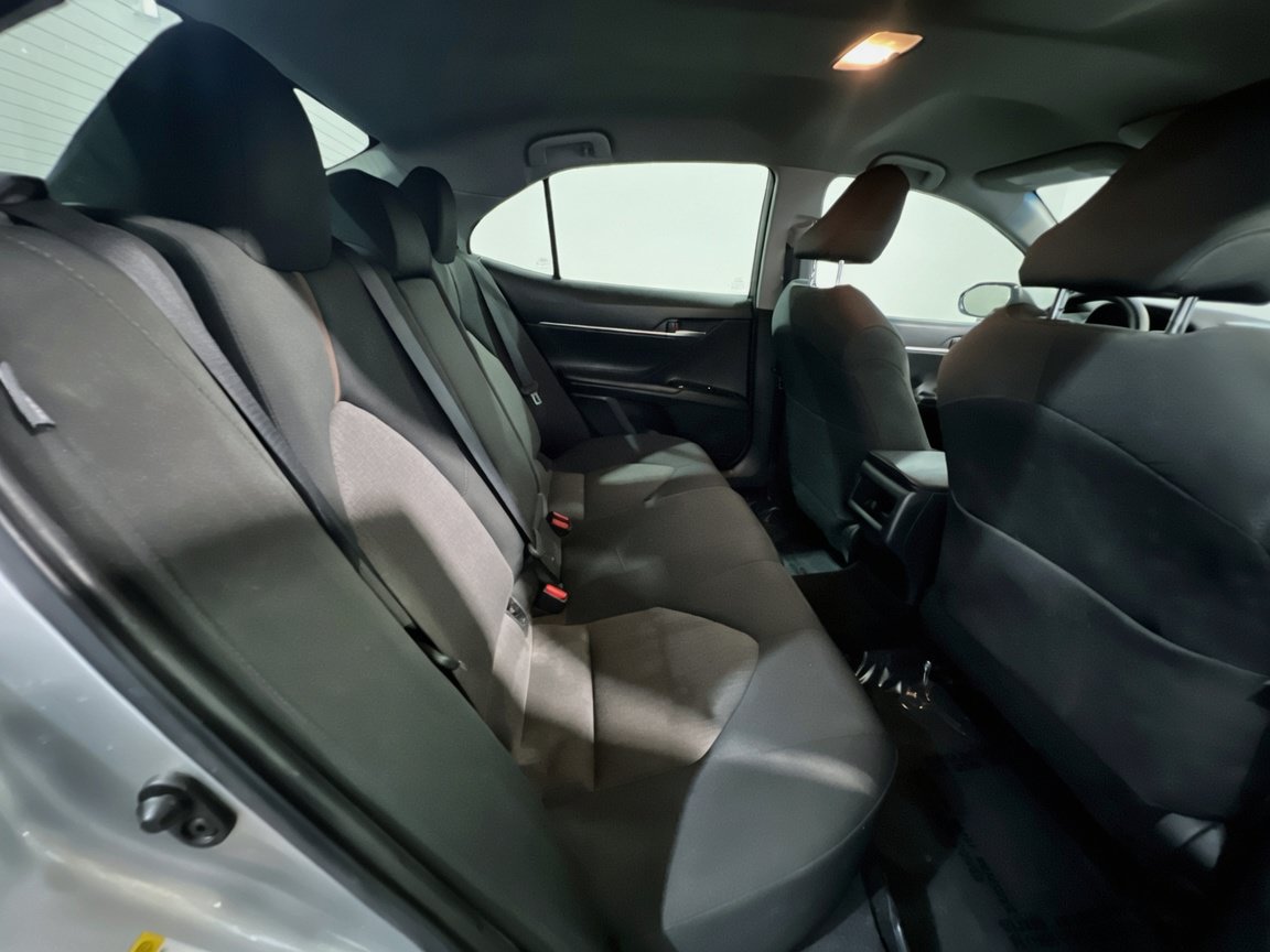 Used 2018 Toyota Camry LE FWD image 18