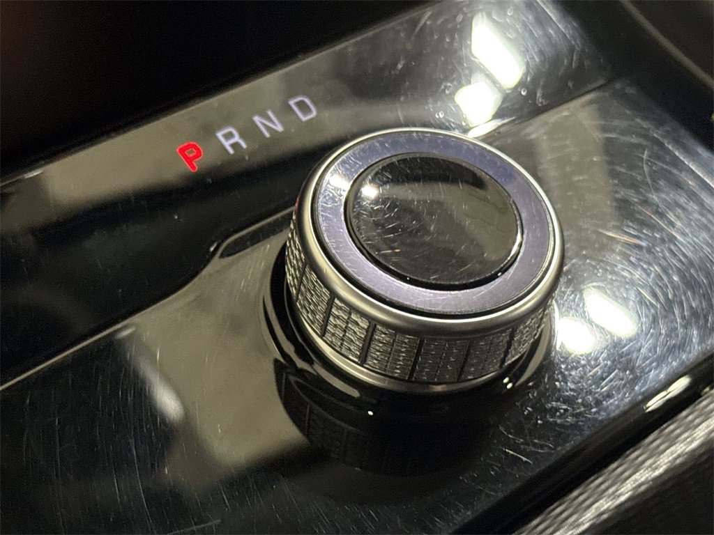 Used 2023 Jeep Grand Cherokee Laredo image 16