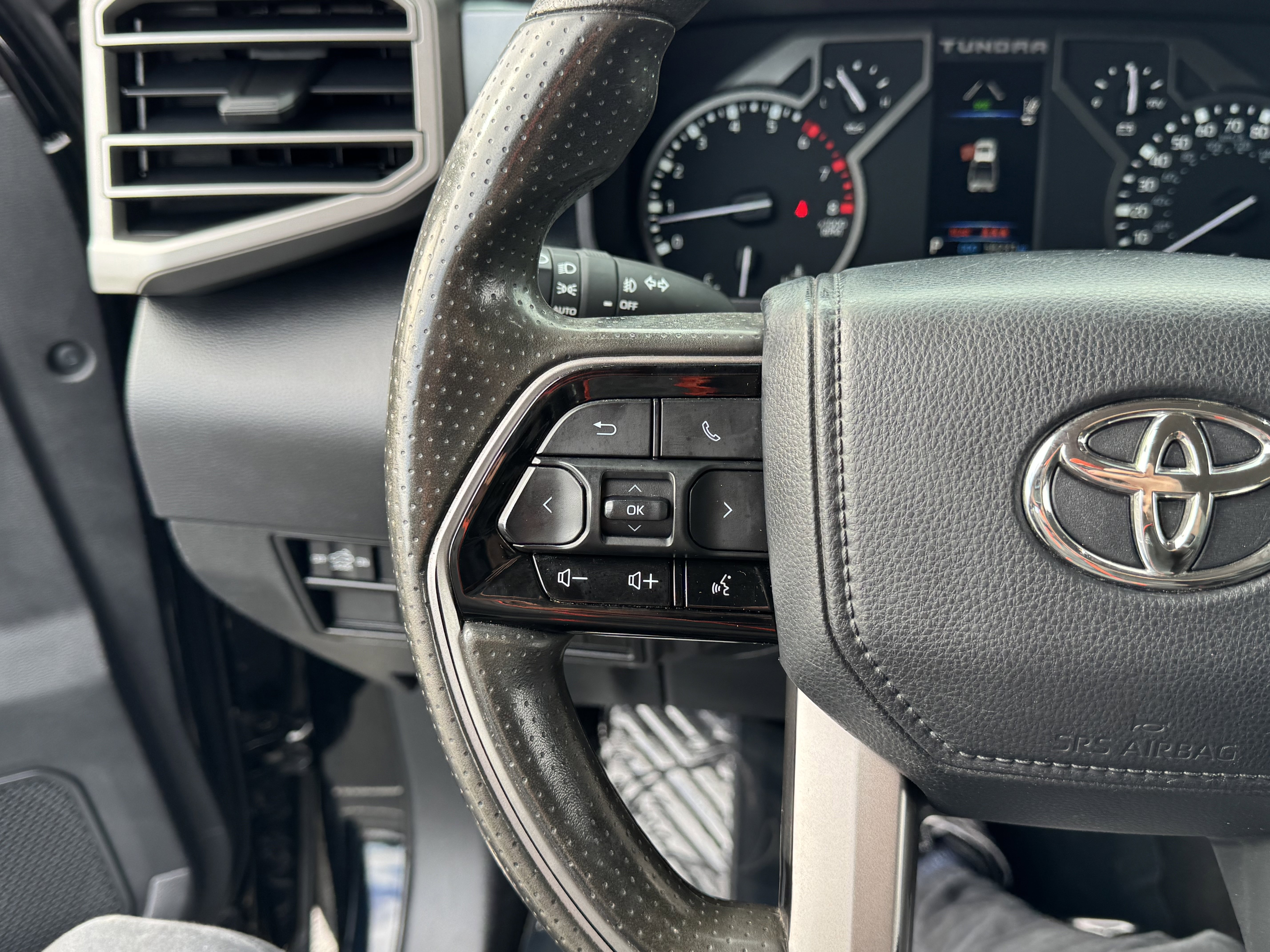 Used 2022 Toyota Tundra SR5 w/ SR5 Convenience Package image 18