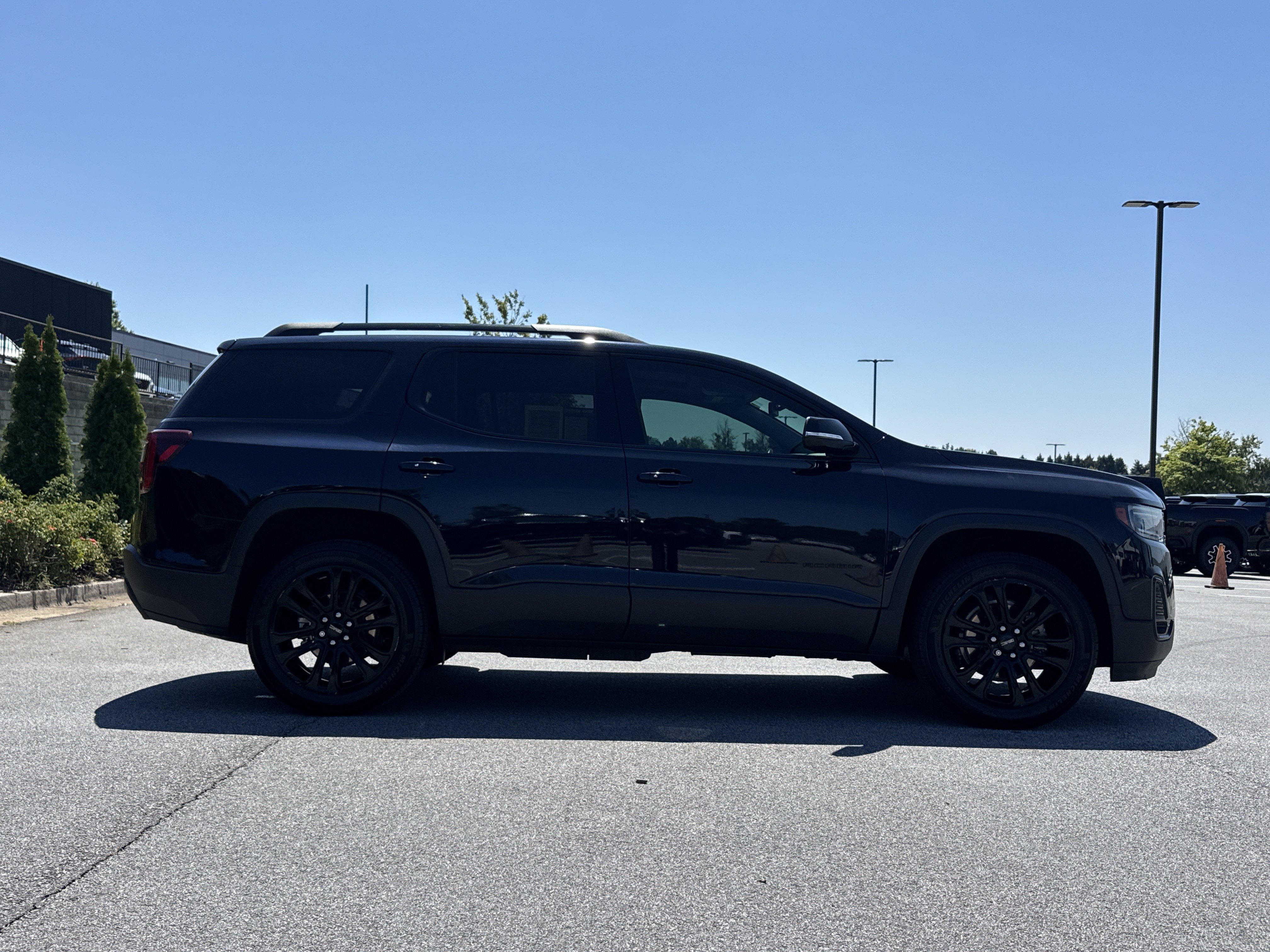 Used 2022 GMC Acadia SLT w/ Elevation Edition FWD image 11