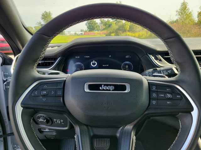 Used 2023 Jeep Grand Cherokee Altitude AWD/4WD image 13