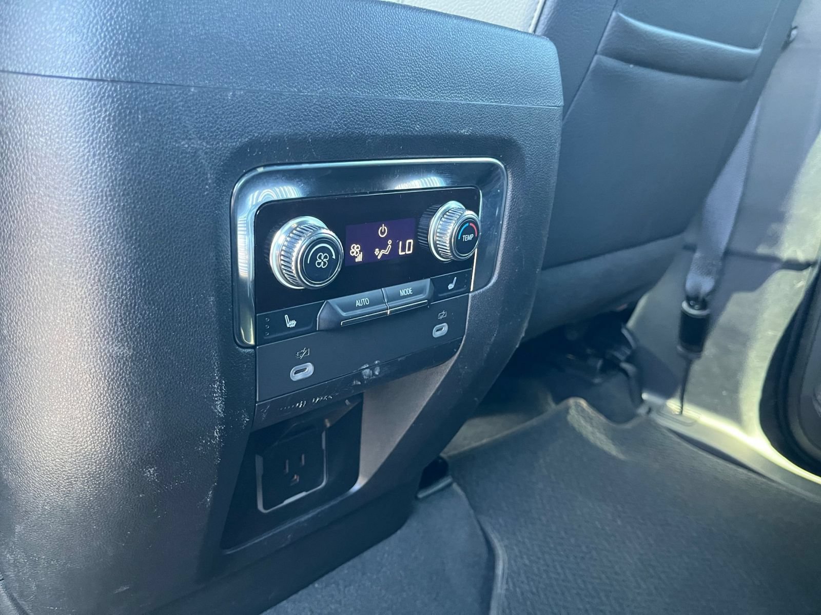 Used 2023 GMC Yukon Denali RWD image 24
