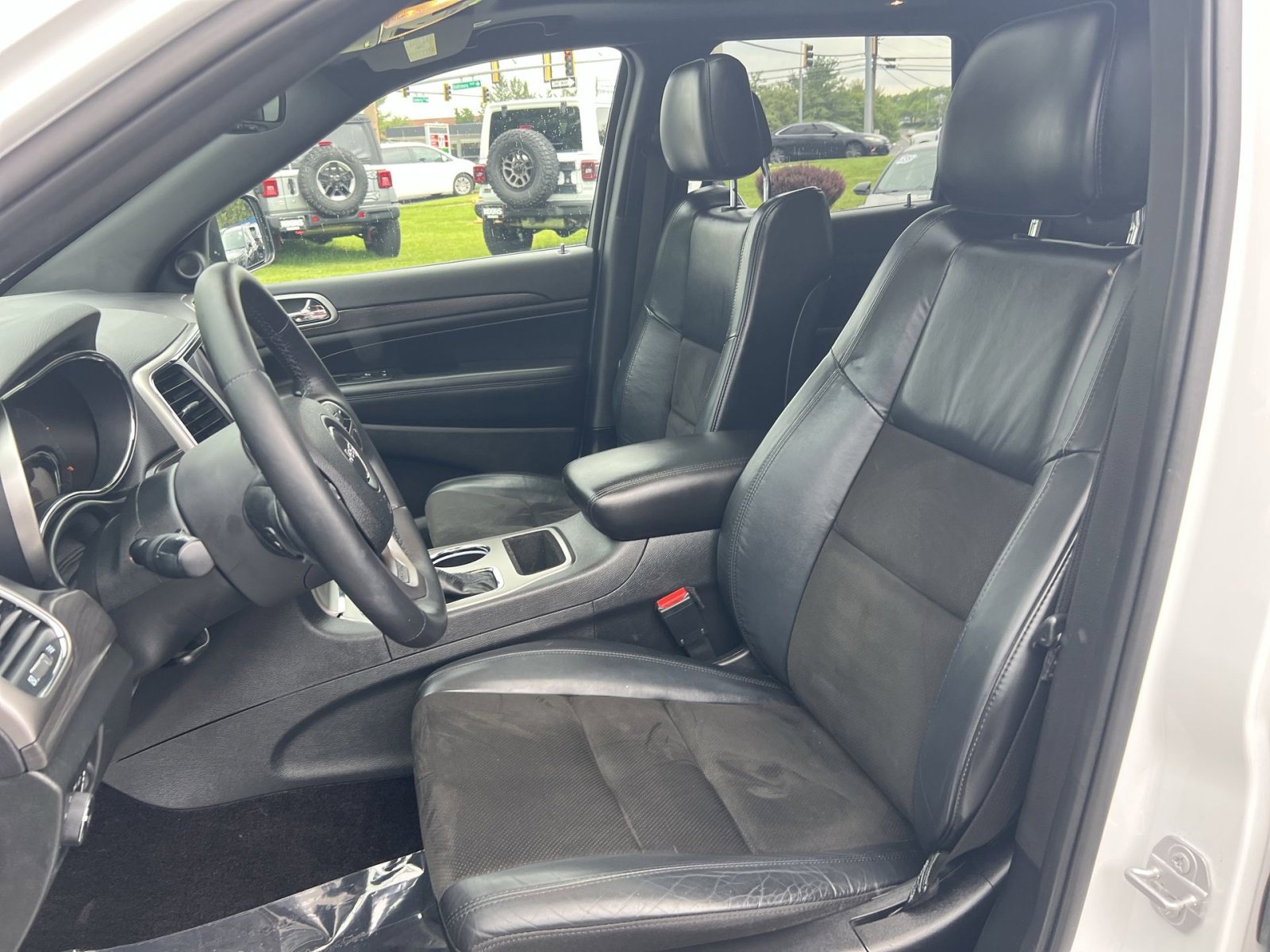 Used 2018 Jeep Grand Cherokee Altitude AWD/4WD image 13