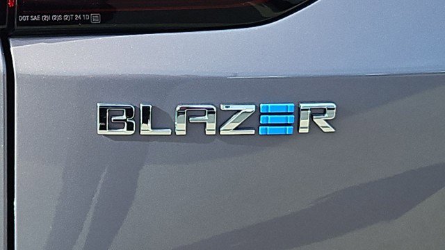 Used 2024 Chevrolet Blazer EV LT image 32