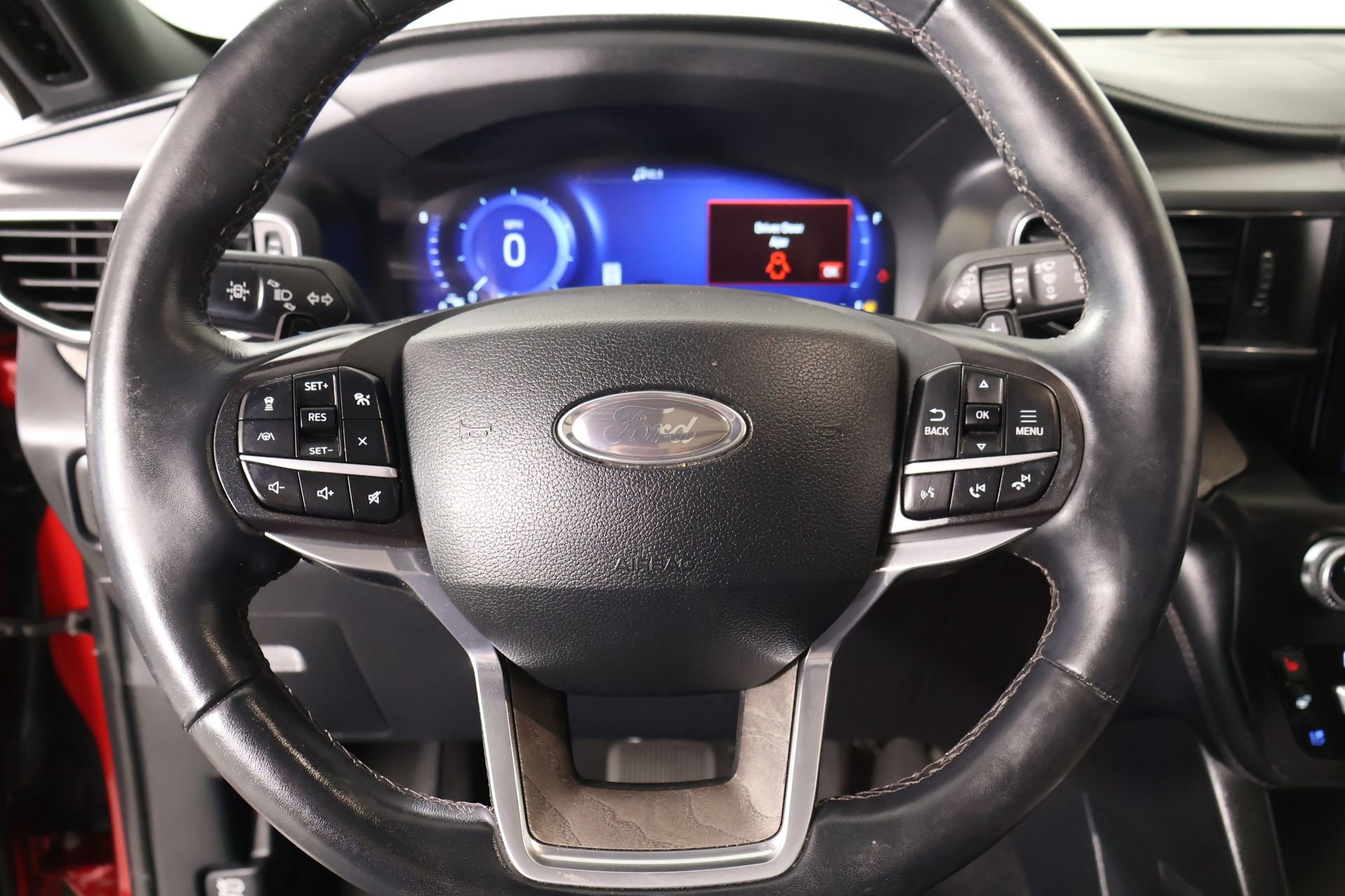 Used 2020 Ford Explorer Platinum w/ Premium Technology Package AWD/4WD image 3
