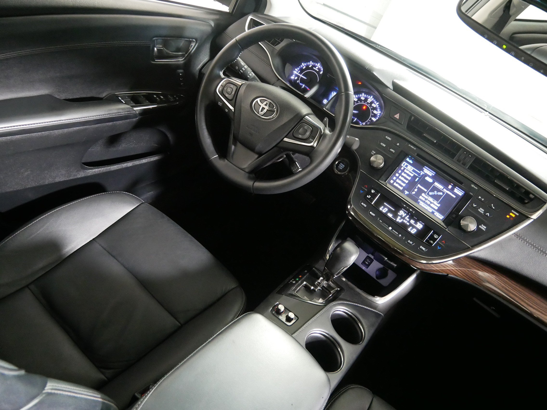 Used 2015 Toyota Avalon XLE Touring FWD image 9