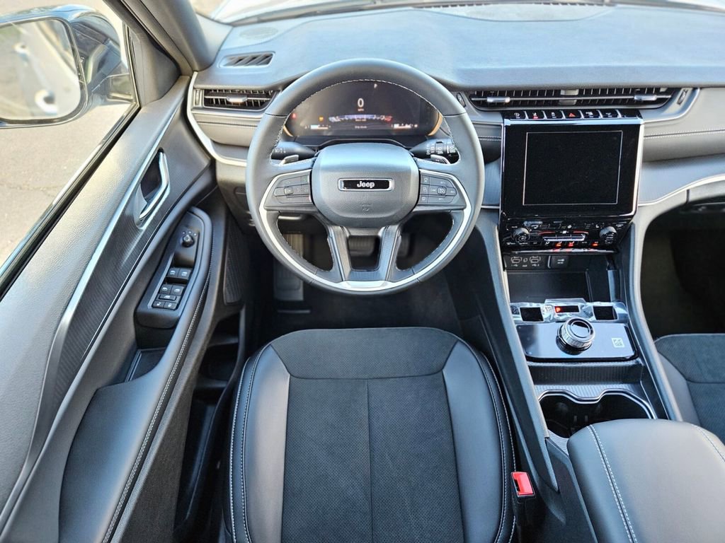 New 2025 Jeep Grand Cherokee Altitude image 13