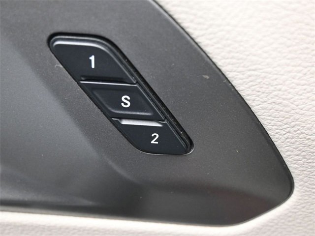 Used 2023 Chrysler Pacifica Touring-L image 21