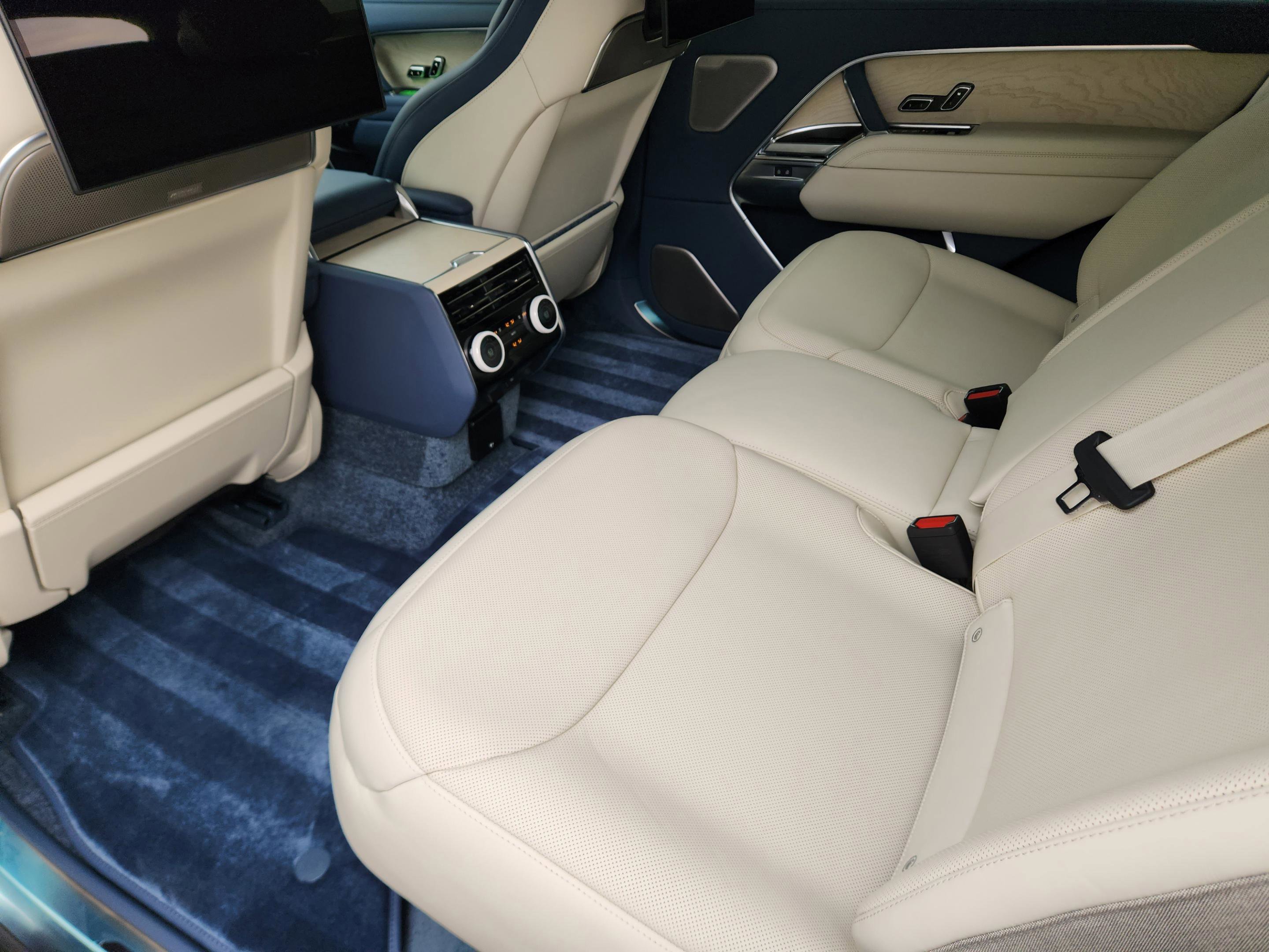New 2026 Land Rover Range Rover SV AWD/4WD image 24