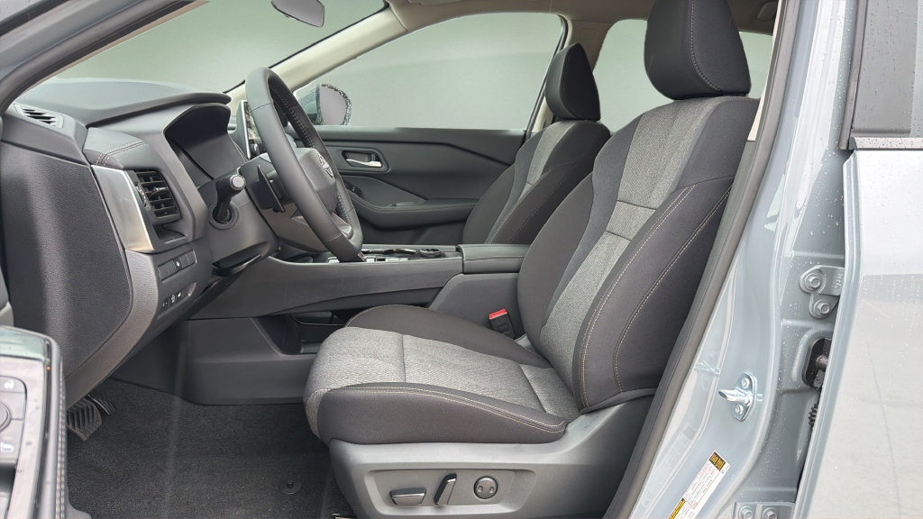 New 2026 Nissan Rogue SV AWD/4WD image 18