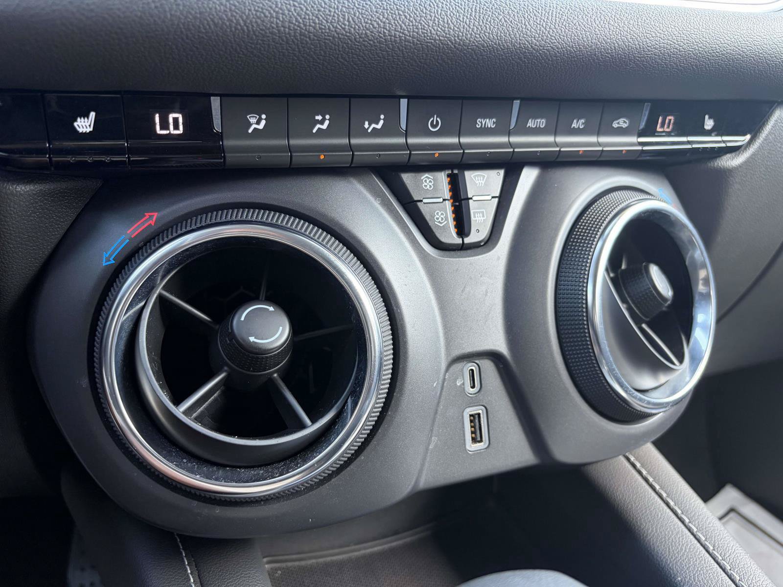 Used 2025 Chevrolet Blazer LT FWD image 16