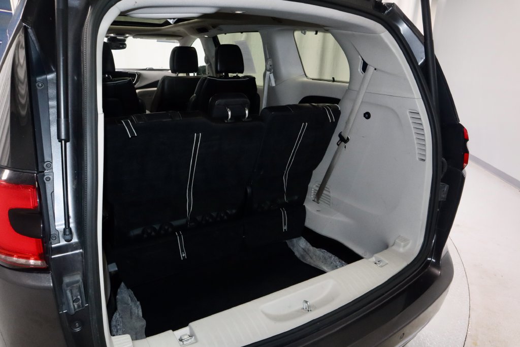 Used 2023 Chrysler Pacifica Limited FWD image 11