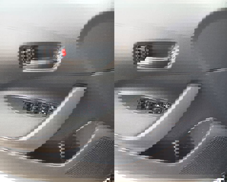 Used 2023 Toyota Corolla LE image 27