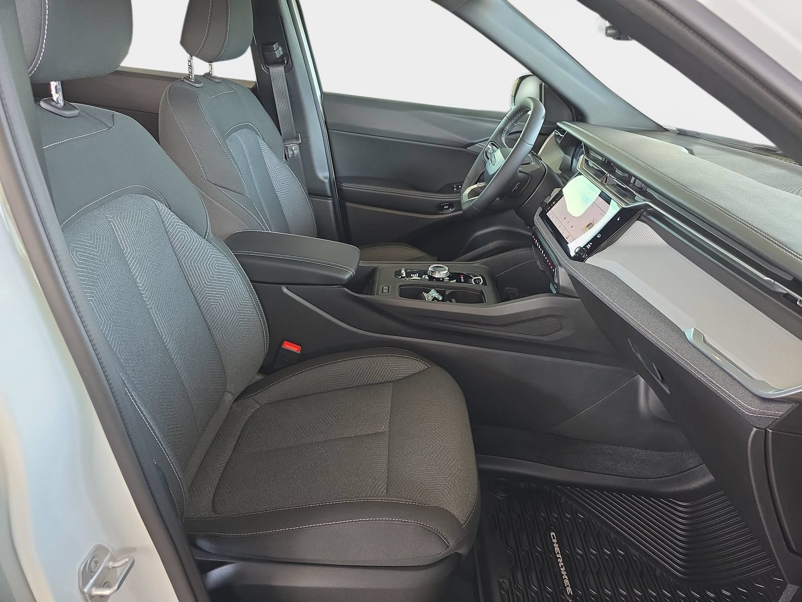 Used 2026 Jeep Cherokee Laredo AWD/4WD image 12