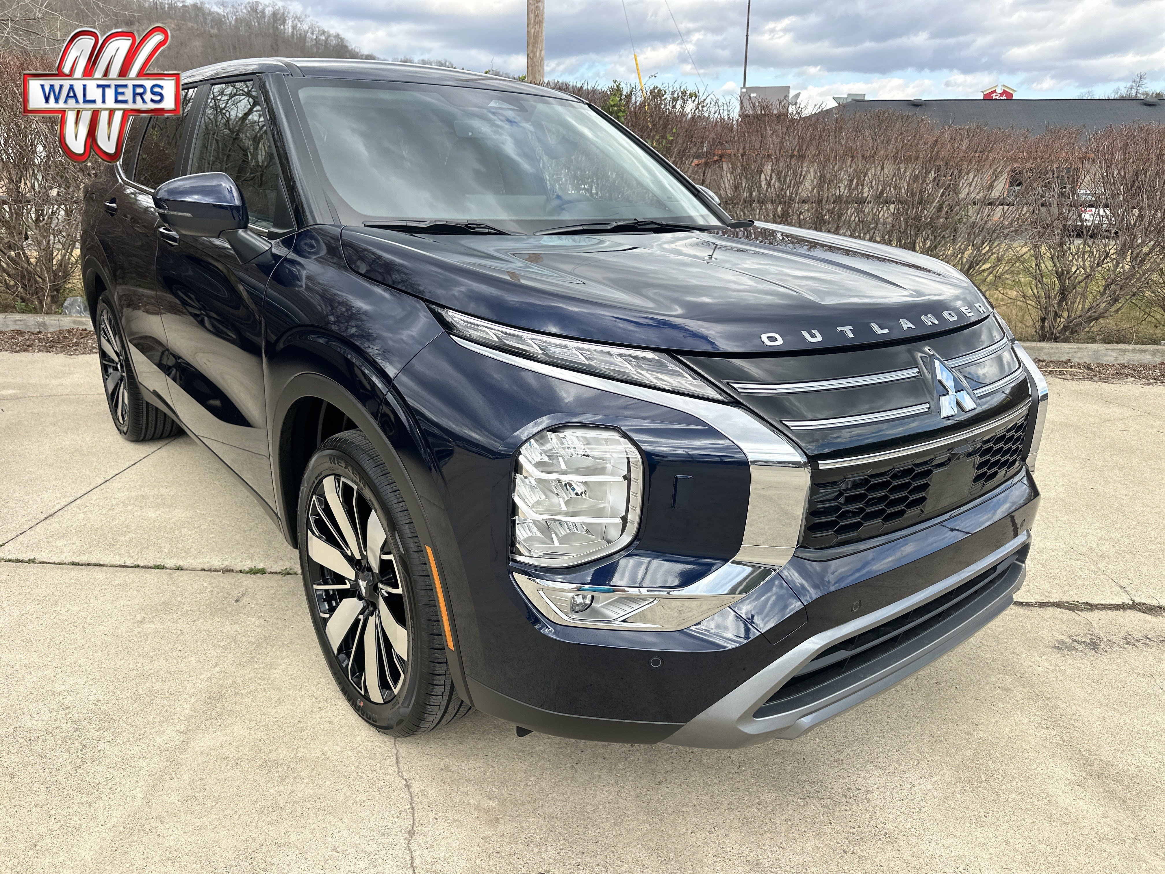 New 2026 Mitsubishi Outlander SE AWD/4WD image 1