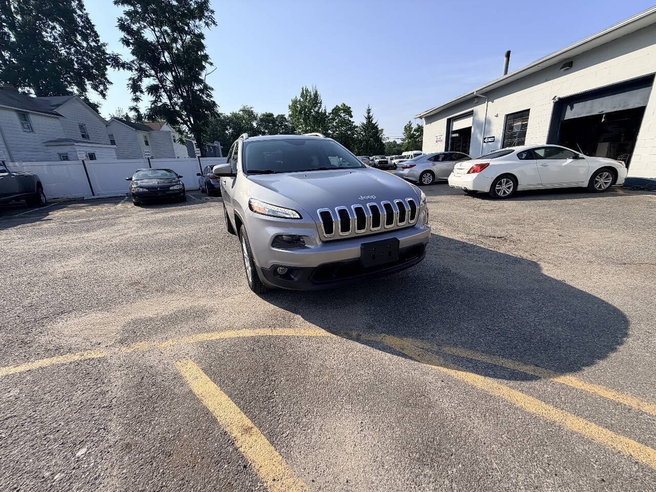 Used 2016 Jeep Cherokee Latitude AWD/4WD image 18