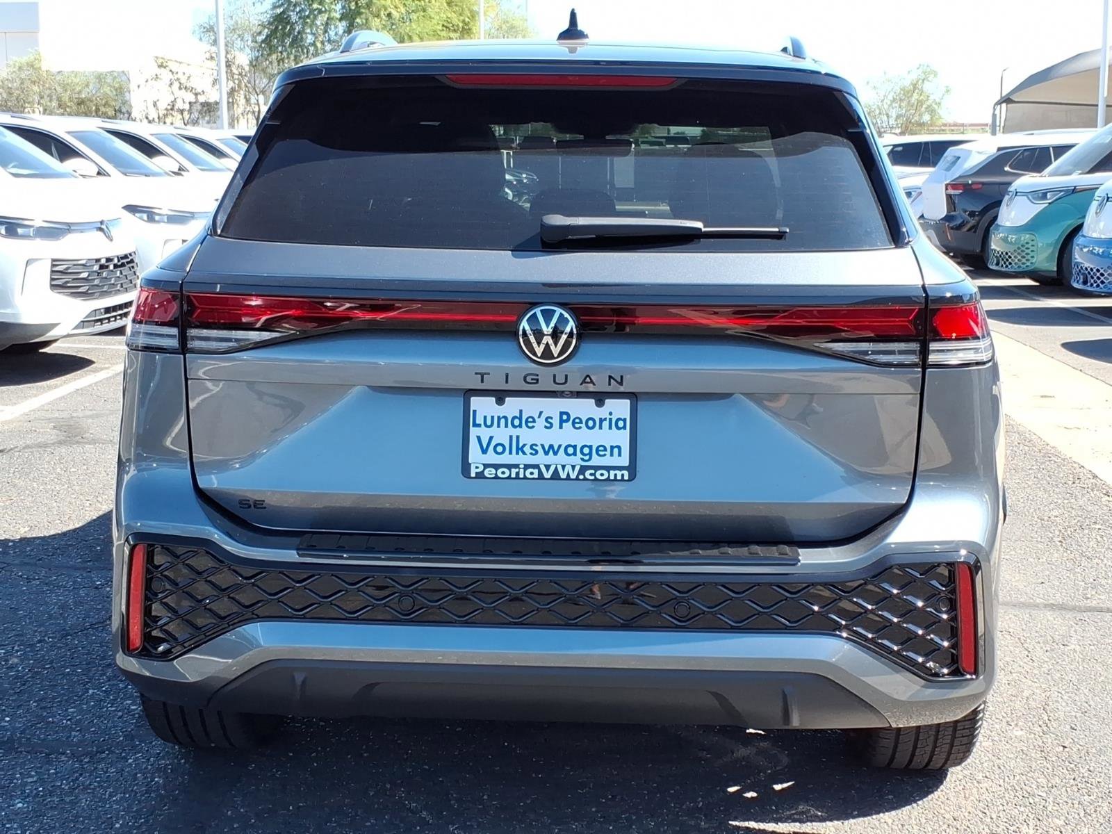 New 2026 Volkswagen Tiguan SE R-Line FWD image 5